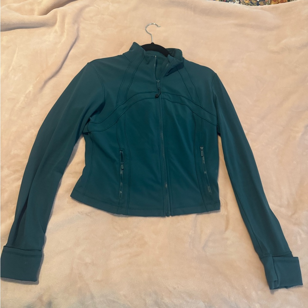 Define Cropped Jacket *Nulu
Storm Teal
Size 12- gently used never dried